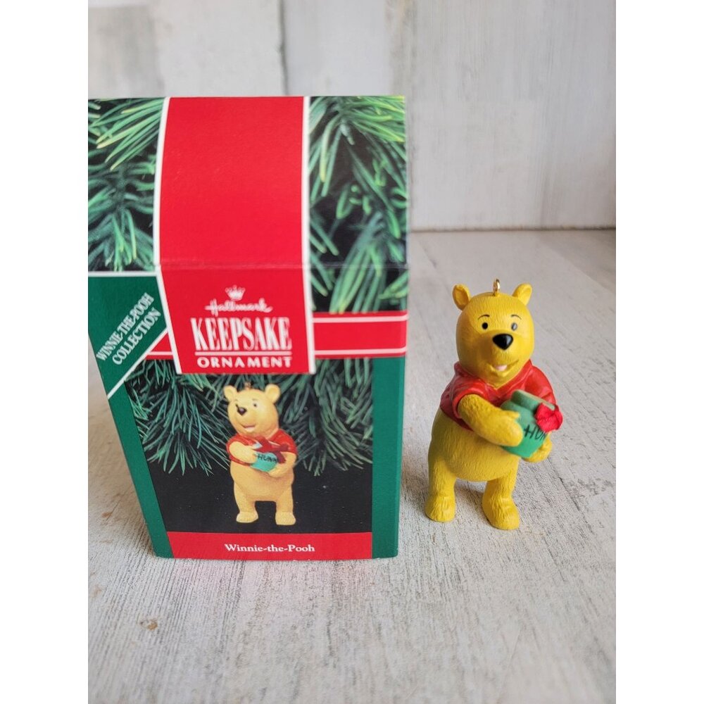 Hallmark Winnie the Pooh vintage ornament Xmas hunny